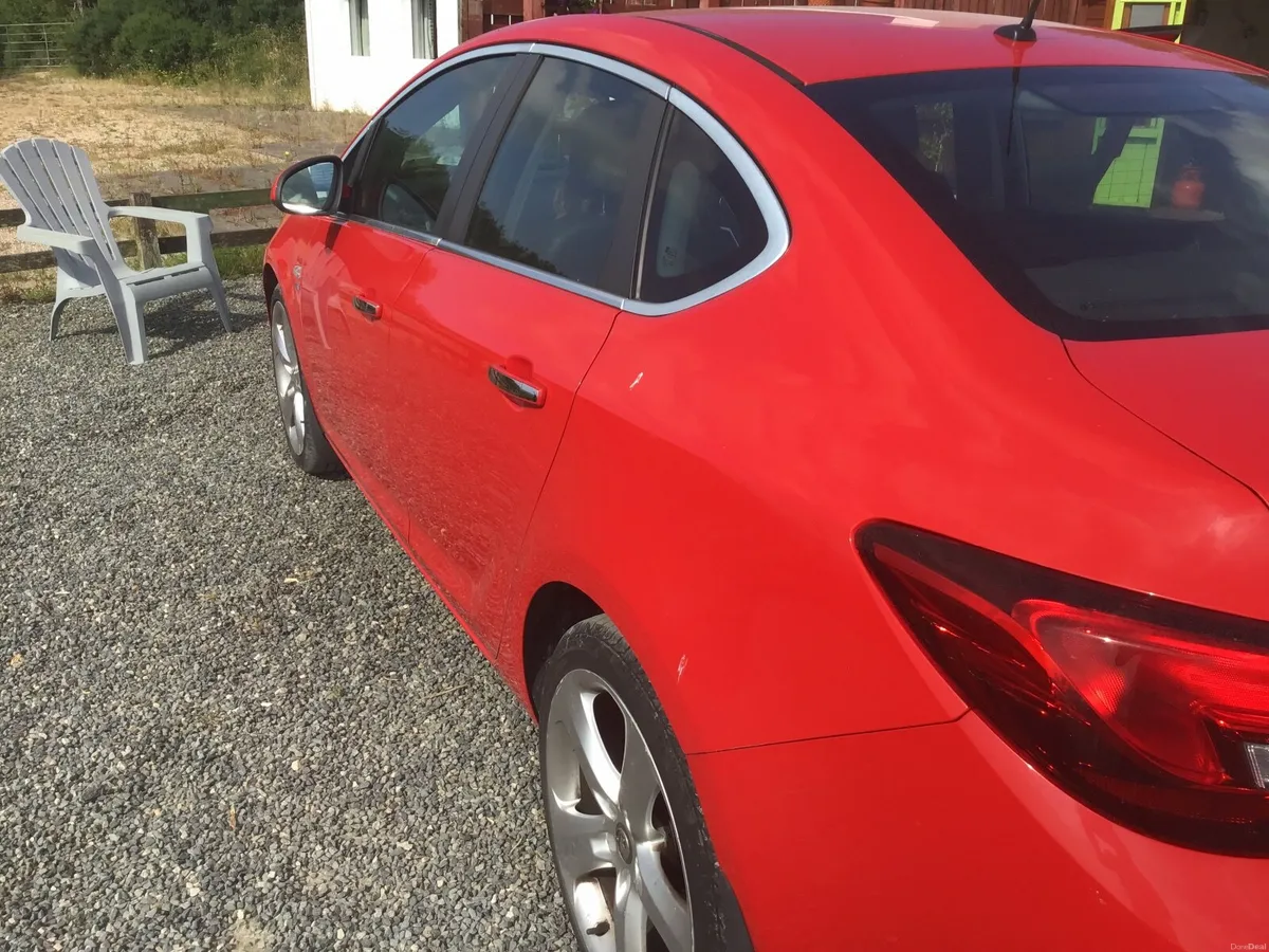 Opel Astra 2013 - Image 2