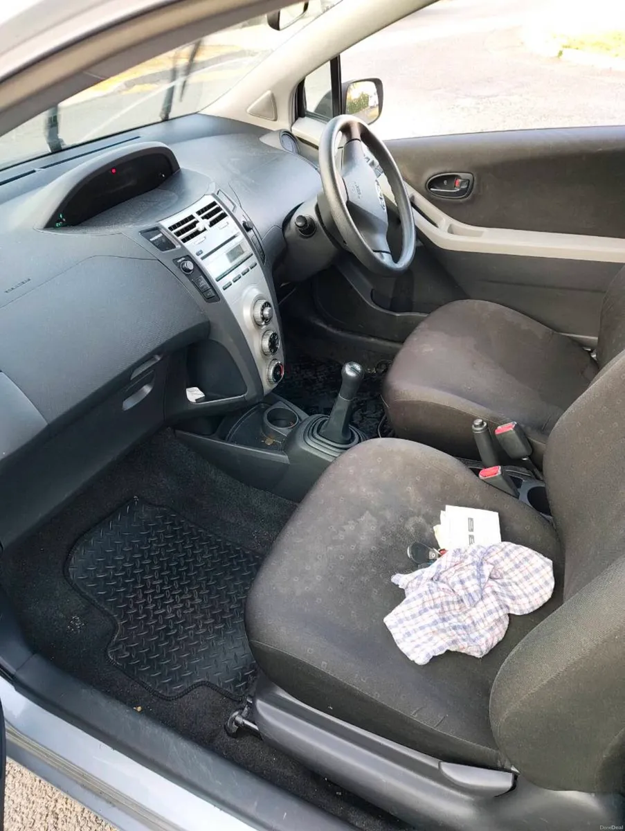 2006 1L Toyota Yaris tree door - Image 2