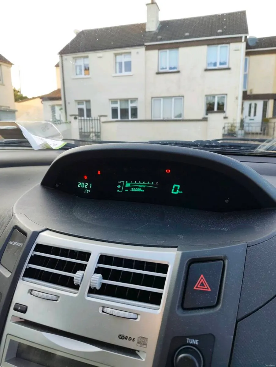 2006 1L Toyota Yaris tree door - Image 4