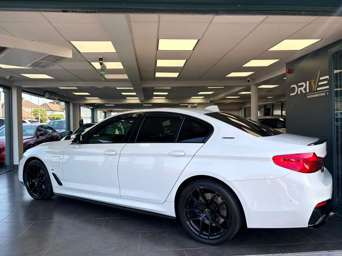 BMW 5-Series 2019 - Image 5