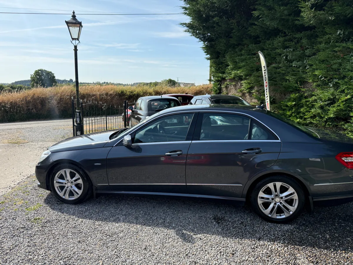 Mercedes-Benz E-Class Avantgarde Automatic!New NCT - Image 4