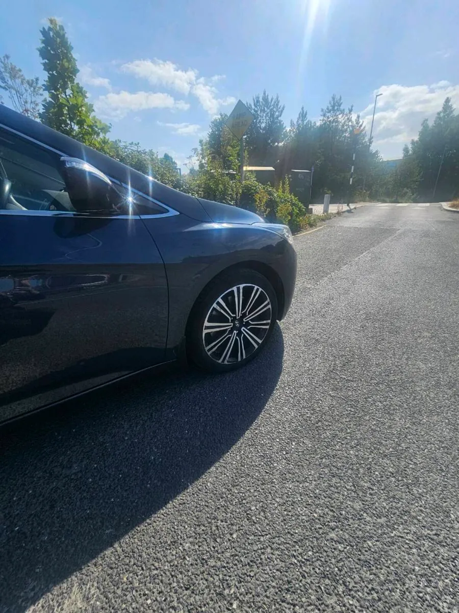 Car - Image 2