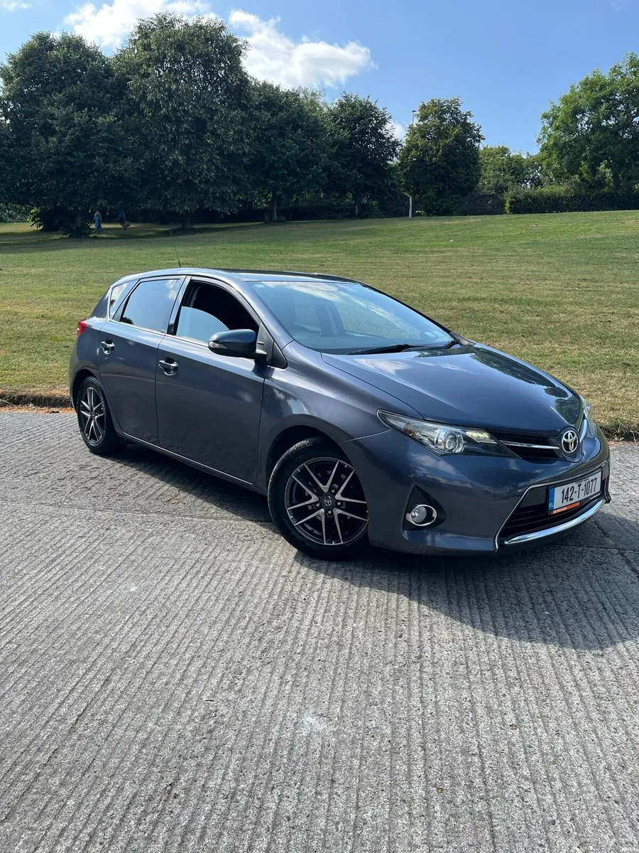 Toyota Auris (LOW MILEAGE) - Image 1