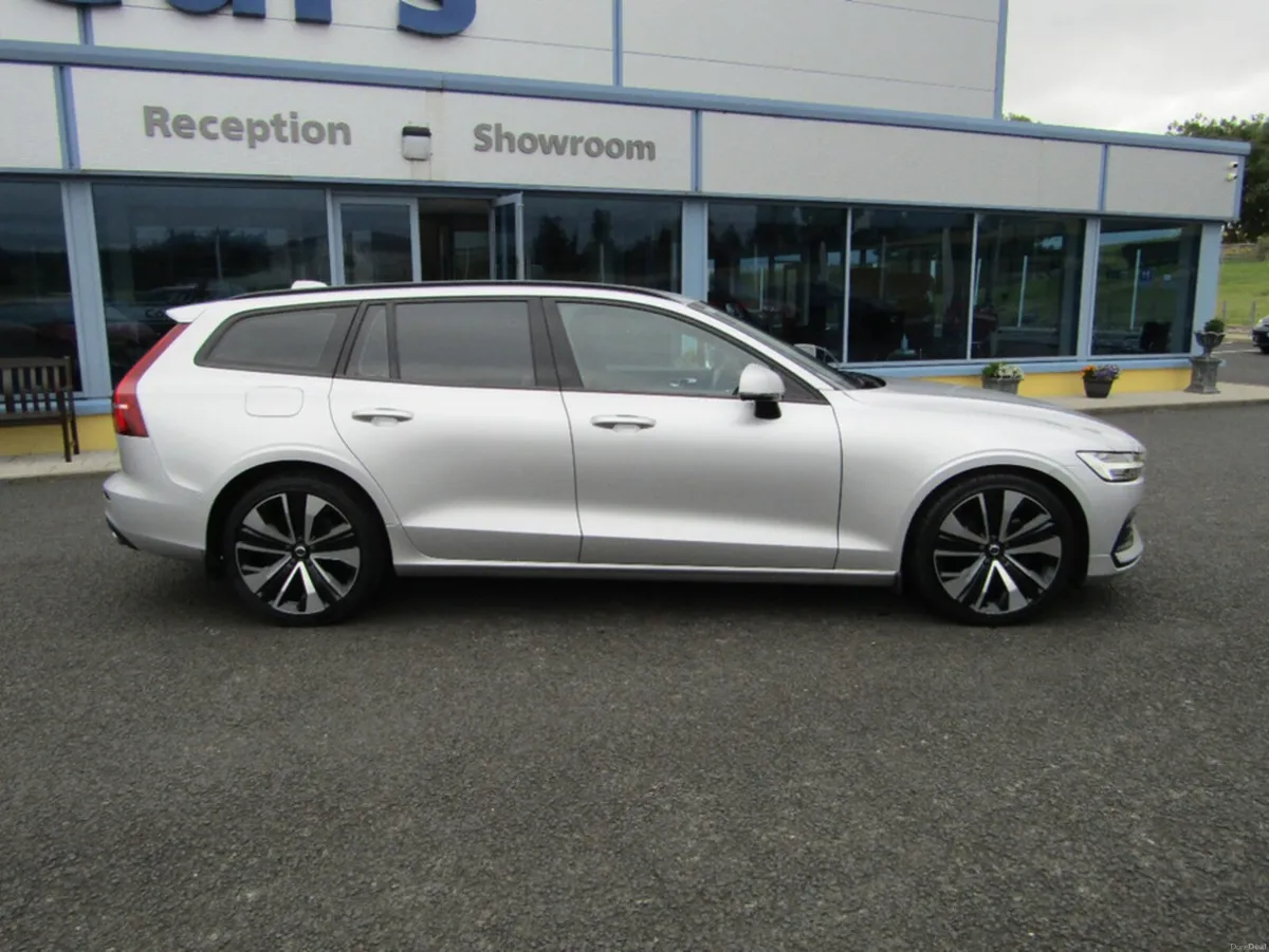 Volvo V60 D4 MOMENTUM AT 5DR AUTO 190BHP - Image 3