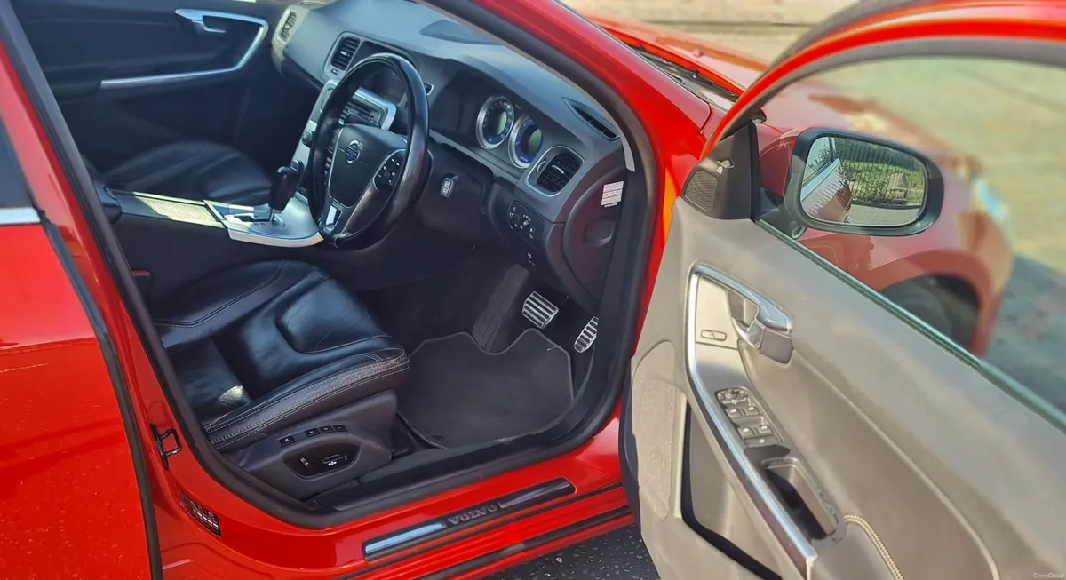 Volvo V60 2012 - Image 2