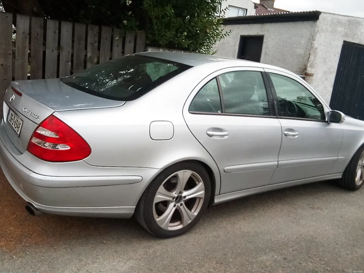 Mercedes-Benz E-Class 2006 automatic - Image 4