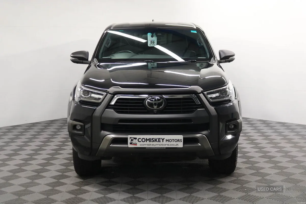Toyota Hilux D-4D Invincible X - Image 2