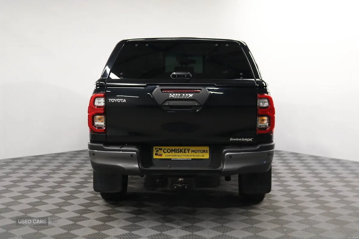 Toyota Hilux D-4D Invincible X - Image 5