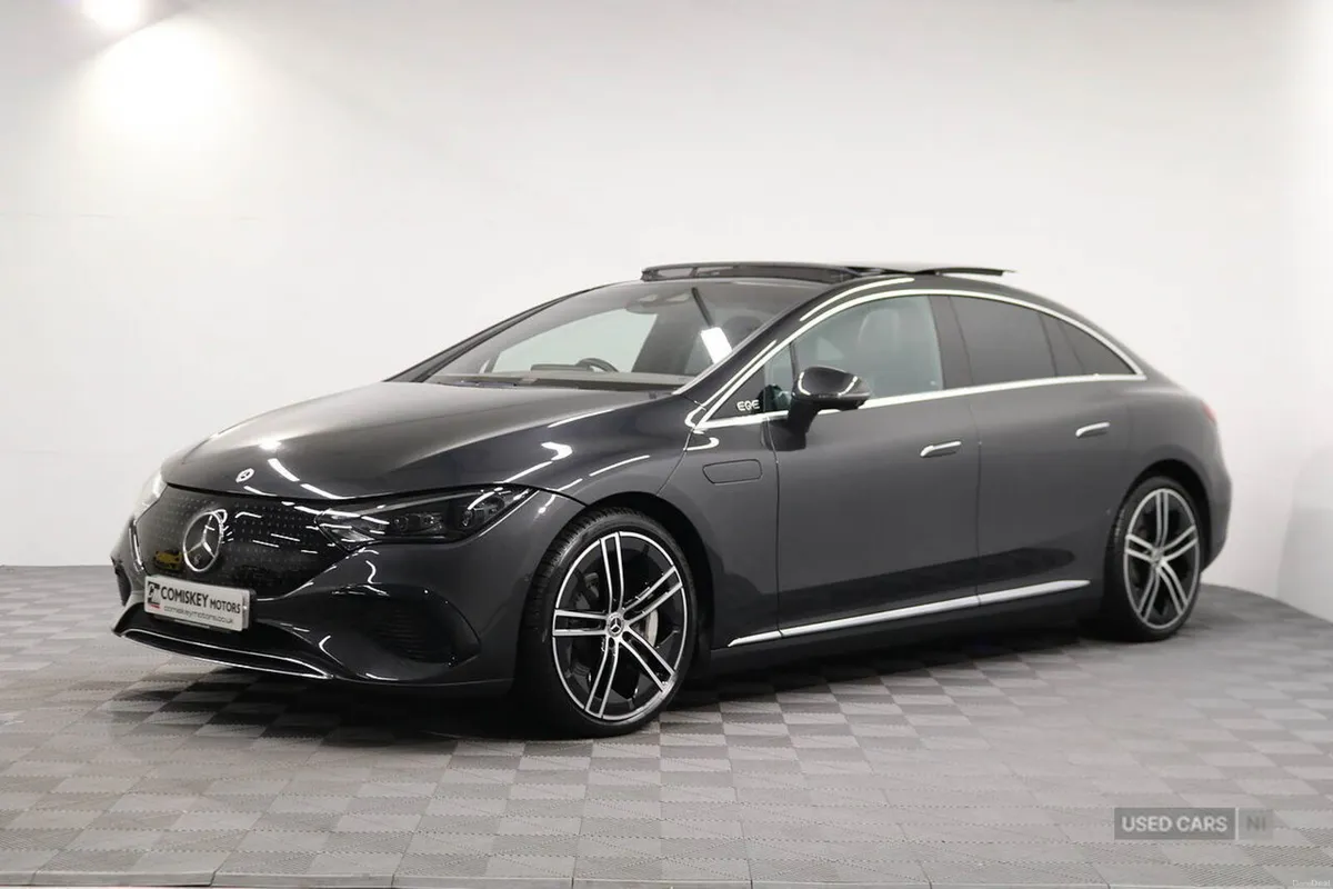 Mercedes-Benz EQE 300 Exclusive Luxury - Image 3