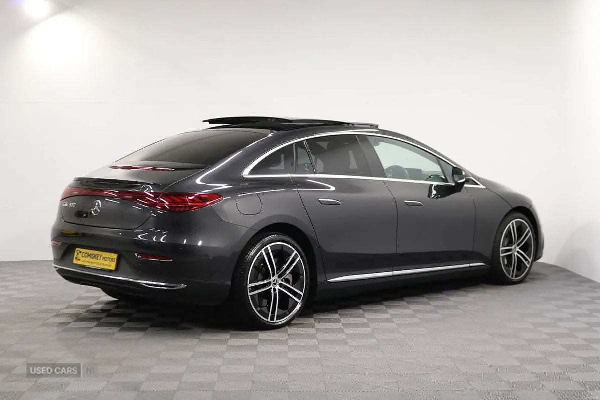 Mercedes-Benz EQE 300 Exclusive Luxury - Image 6