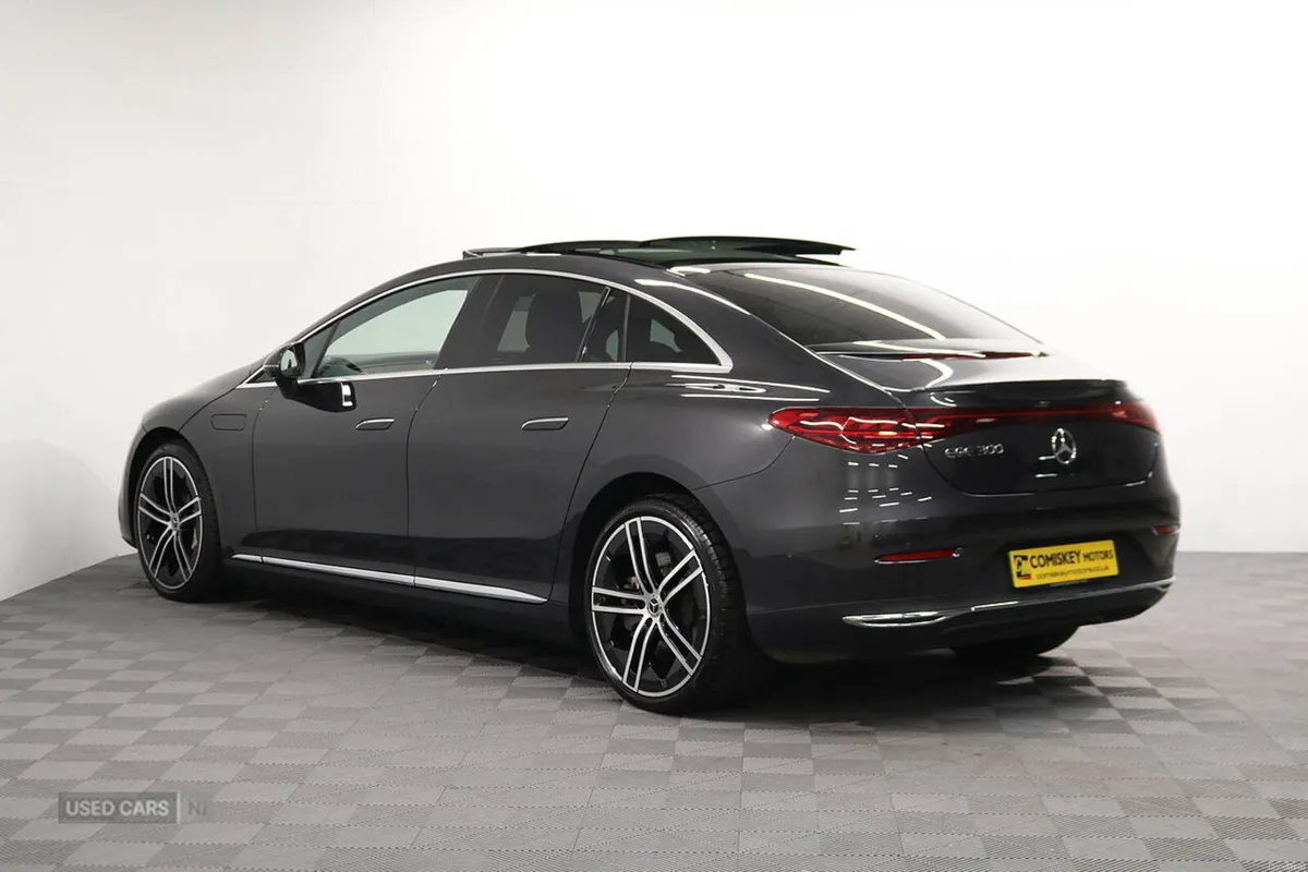 Mercedes-Benz EQE 300 Exclusive Luxury - Image 4