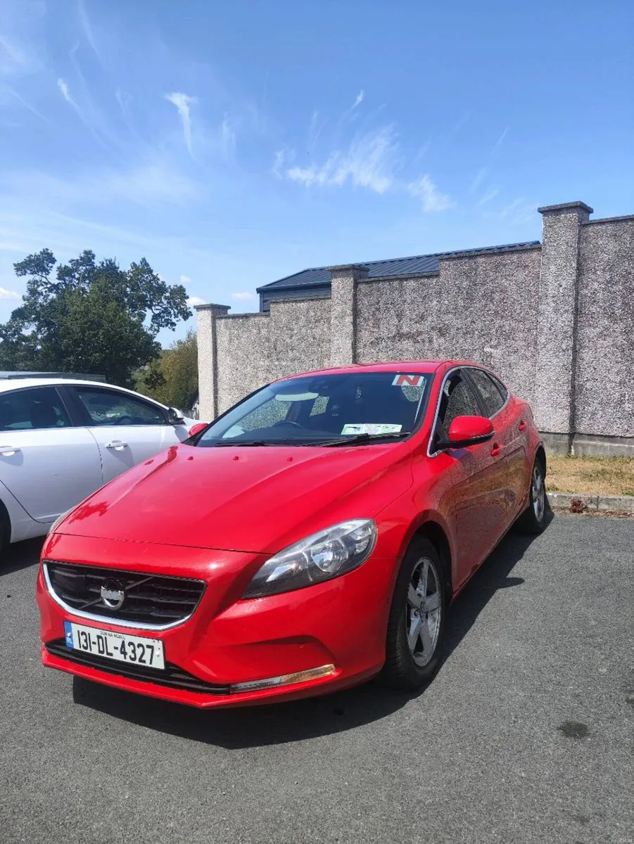 Volvo V40 - Image 2