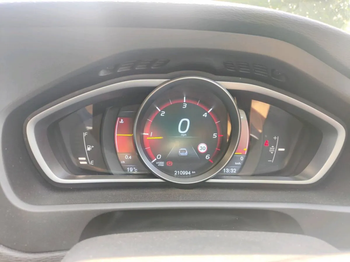 Volvo V40 - Image 6