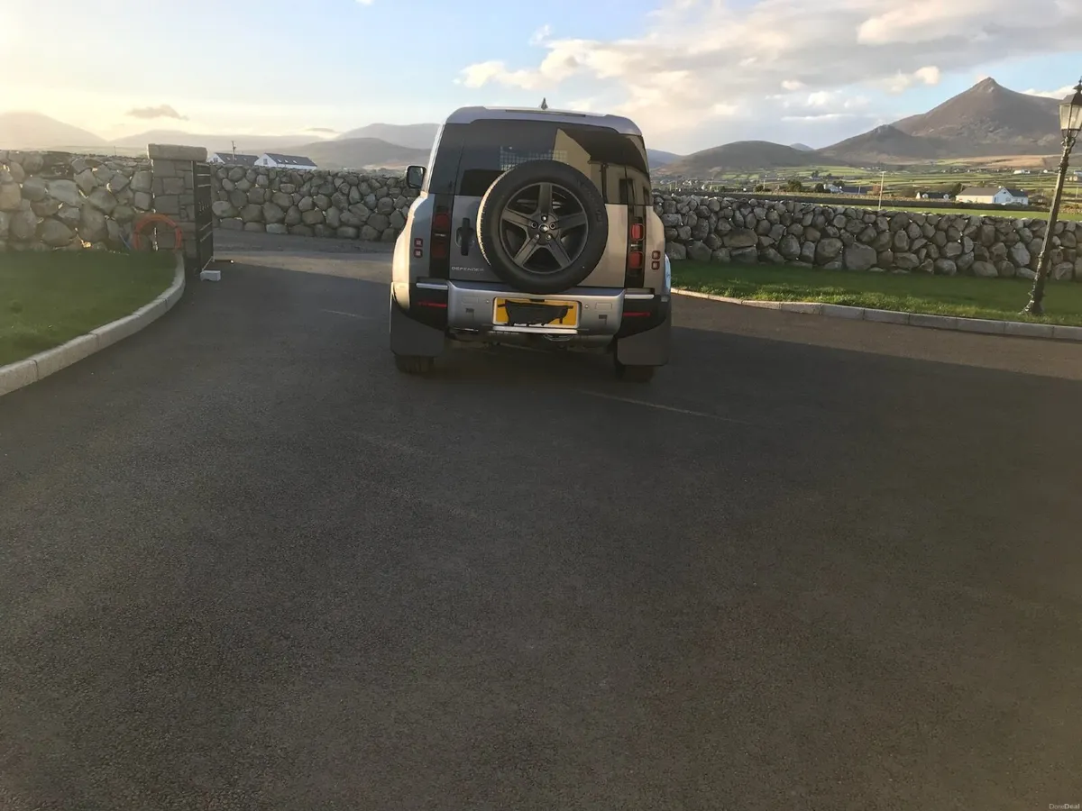 Land Rover Defender 2024 - Image 6
