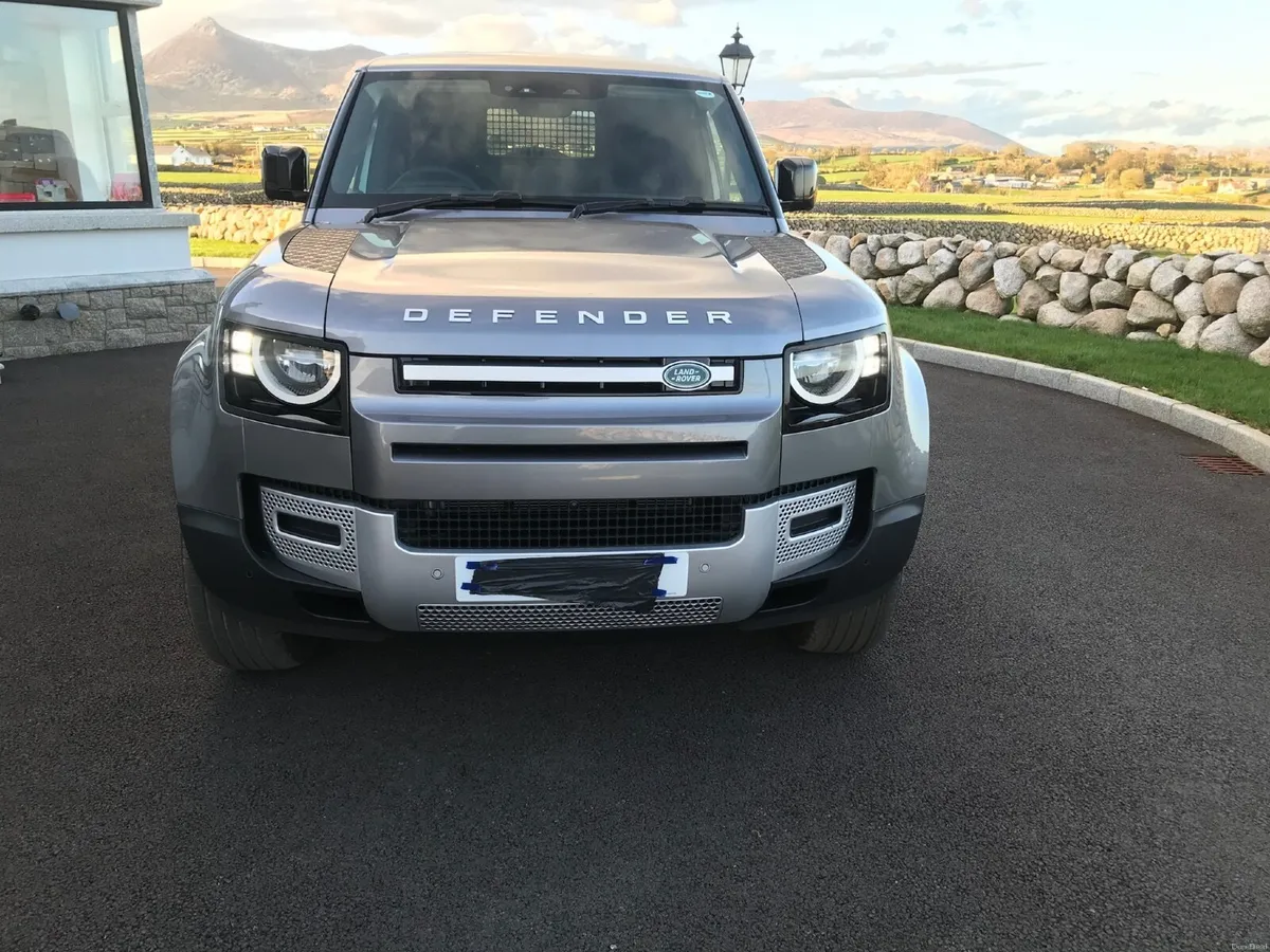 Land Rover Defender 2024 - Image 3