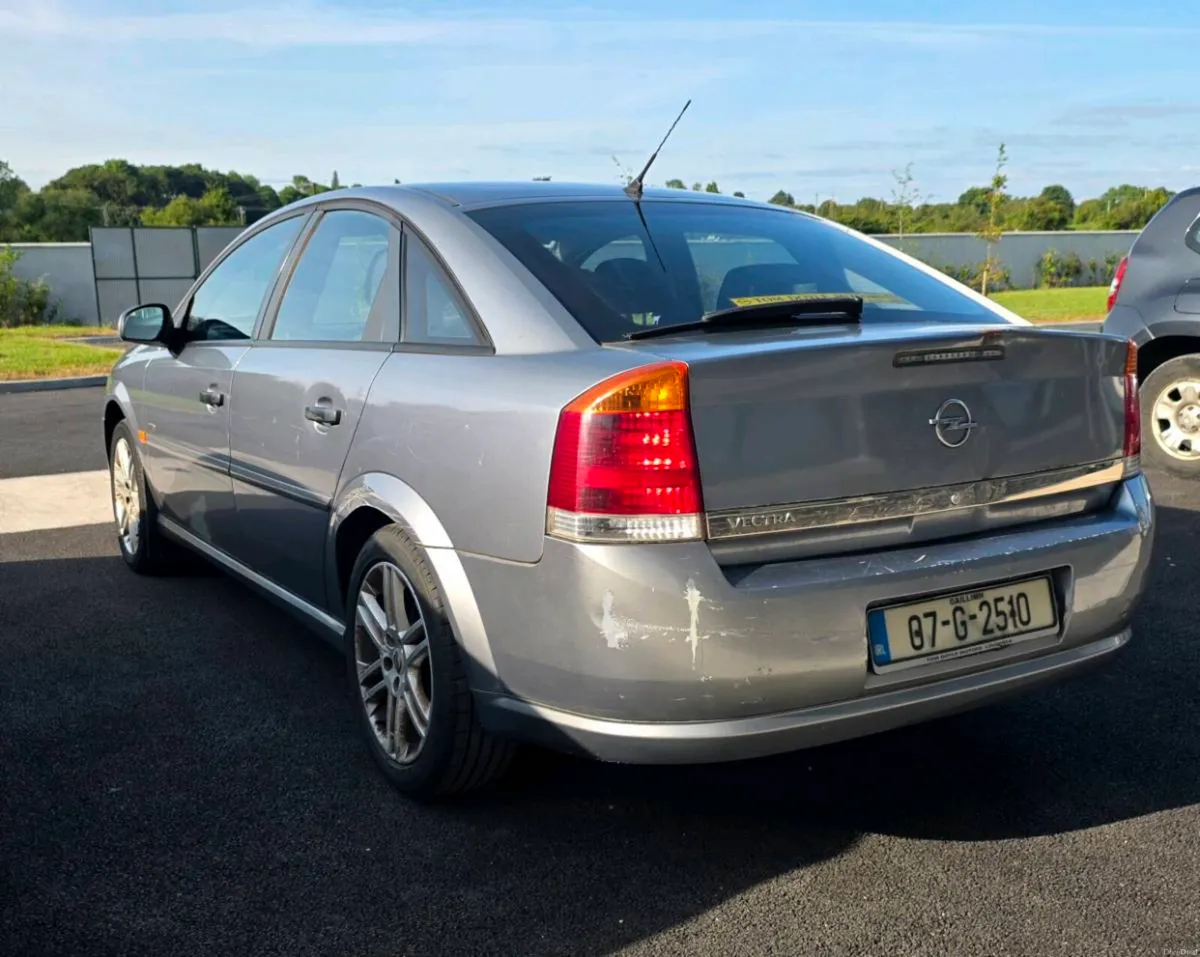 Opel Vectra 2007 1.6 petrol - Image 1