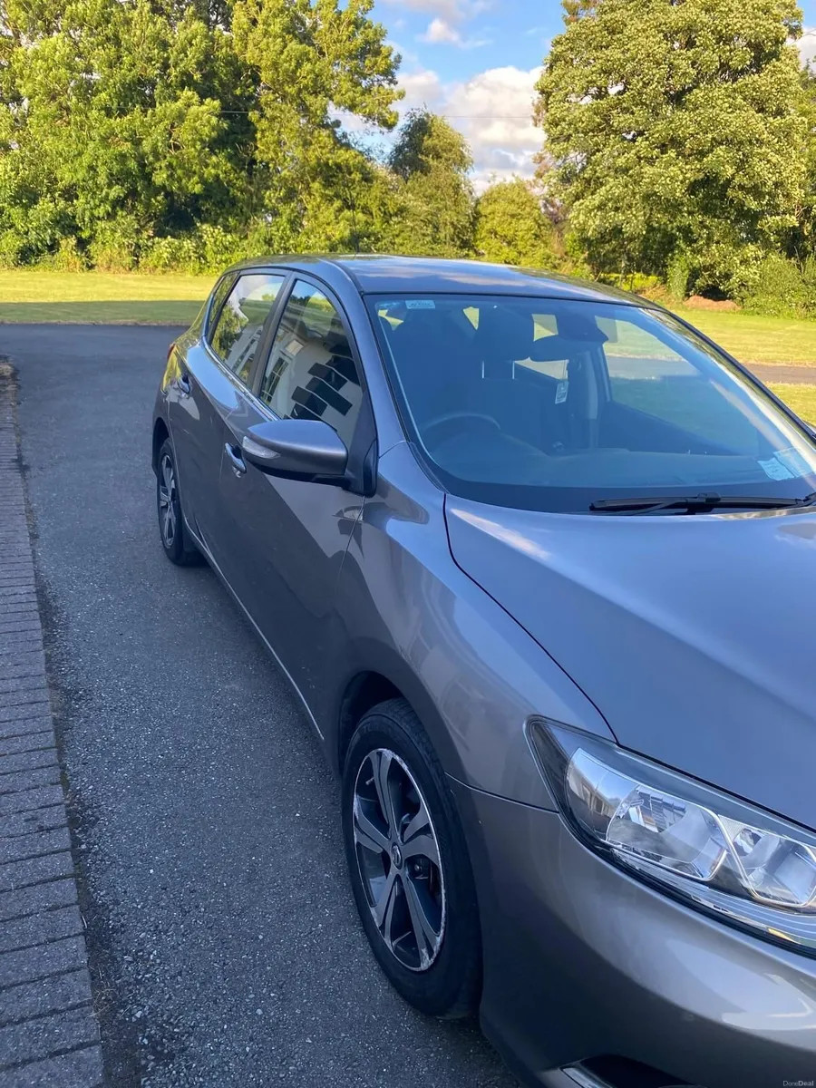 Nissan Pulsar 2016 SV CVT E6 4 door please read d - Image 3