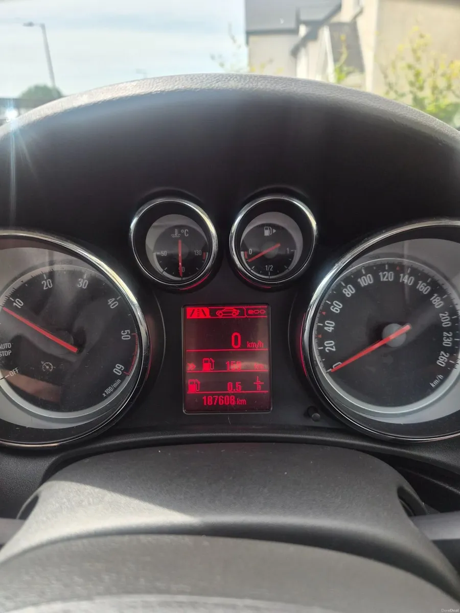 Opel Astra 2014 - Image 2