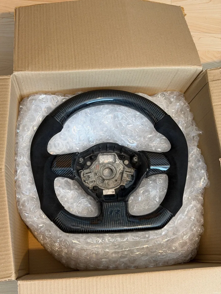 Steering wheel VW Mk5 Polo - Image 1