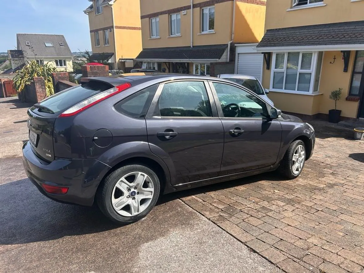 2010 Ford Focus - Image 3