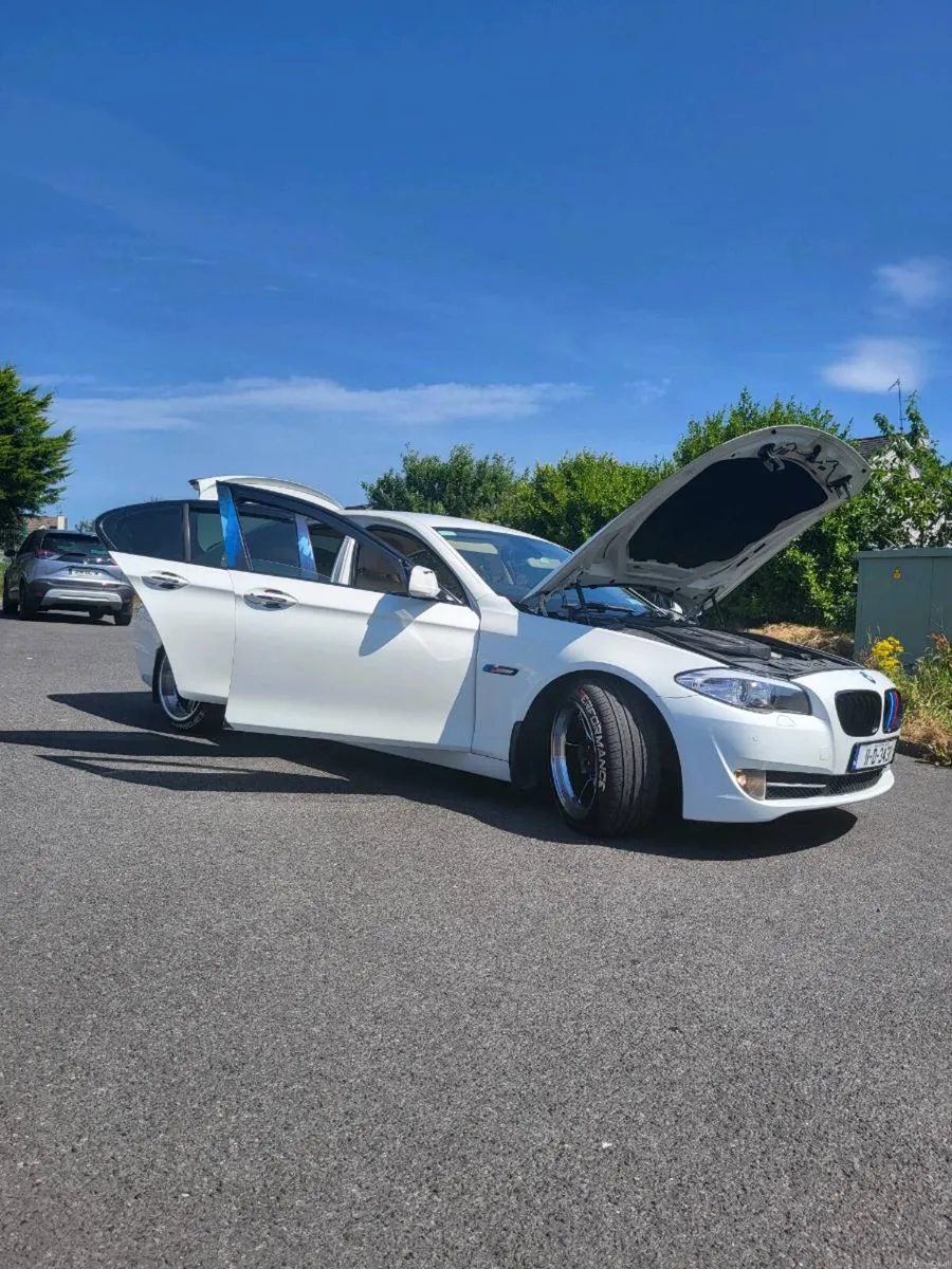 BMW F10 white 5500 2011 - Image 2