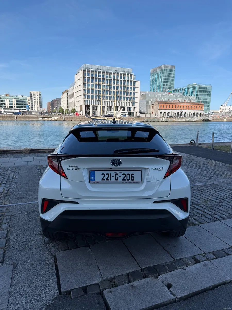 2022 Toyota C-HR Sport Bi-Tone Hybrid Auto - Image 3