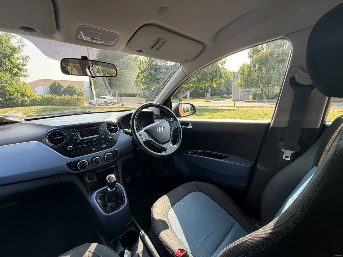 Hyundai i10 Deluxe 4DR 2015 - Image 2