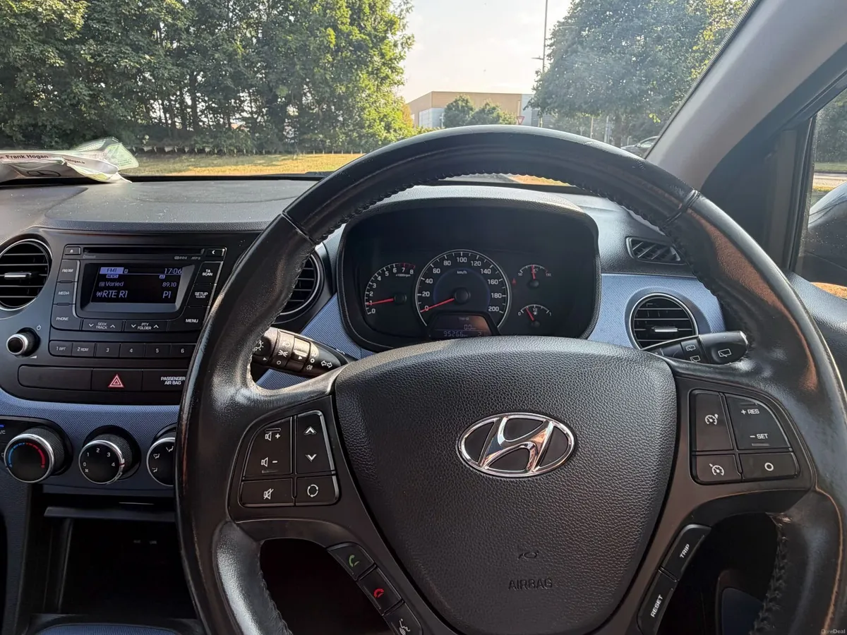 Hyundai i10 Deluxe 4DR 2015 - Image 4