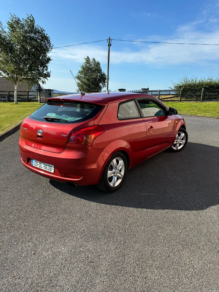 Kia Ceed 2 CRDI - Image 2