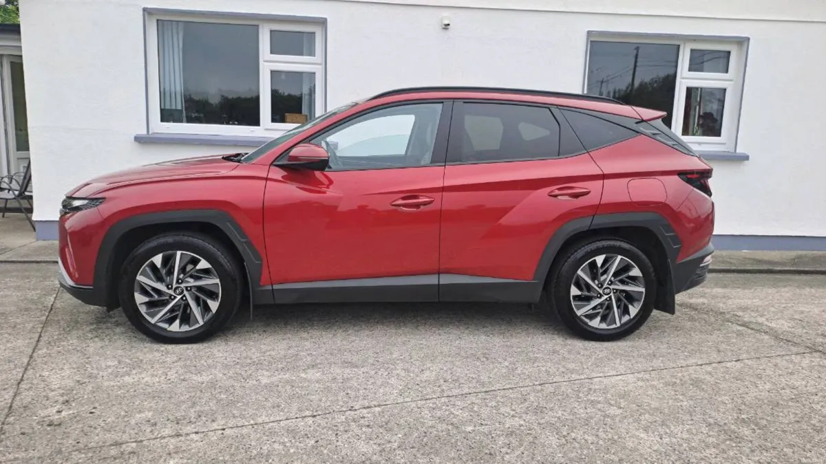 2021 Hyundai Tuscon Executive ~Like New~Serviced~ - Image 2