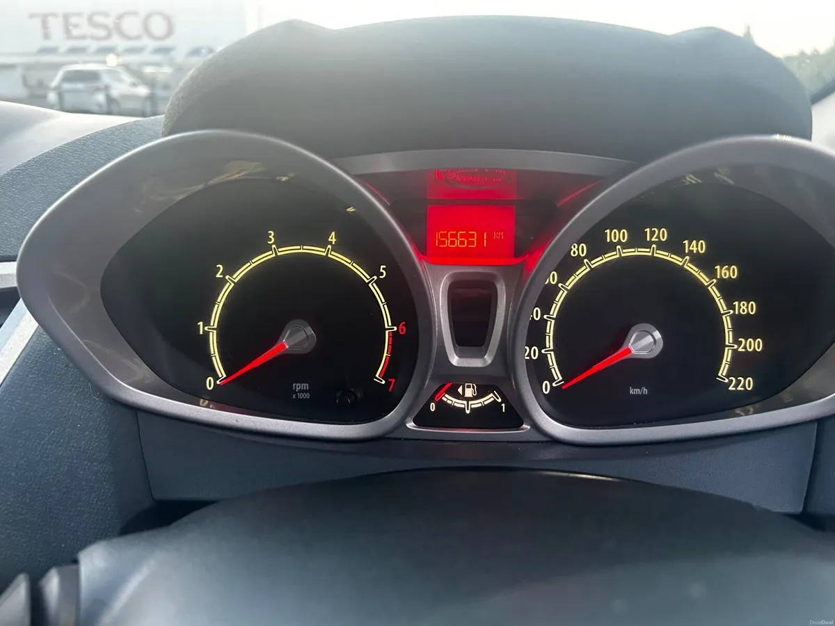 Ford Fiesta 2010 - Image 2