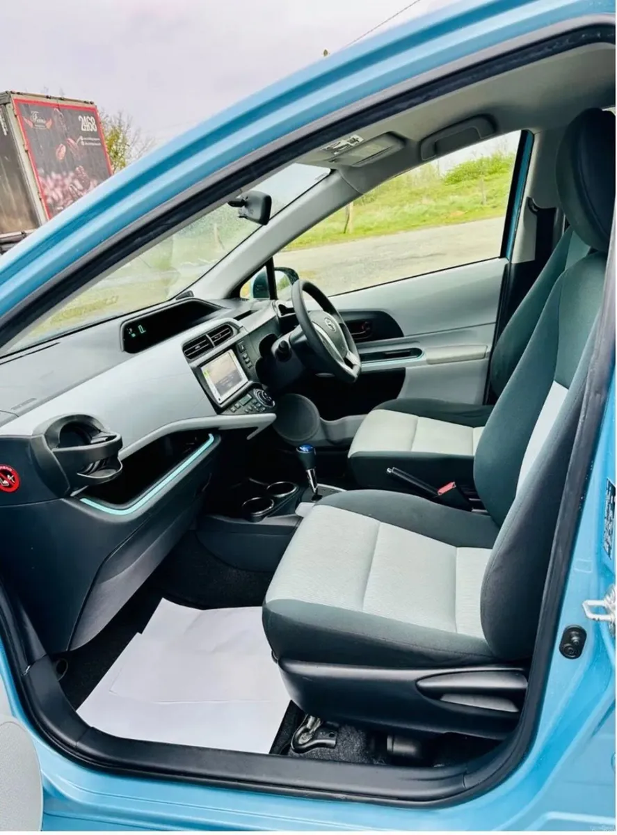 Toyota Aqua 2012 - Image 2
