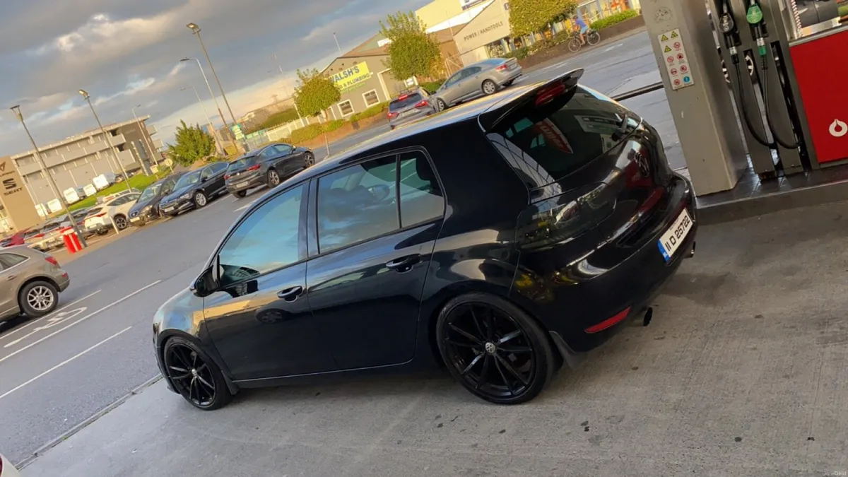 Volkswagen Golf 2011 1.6tdi - Image 2