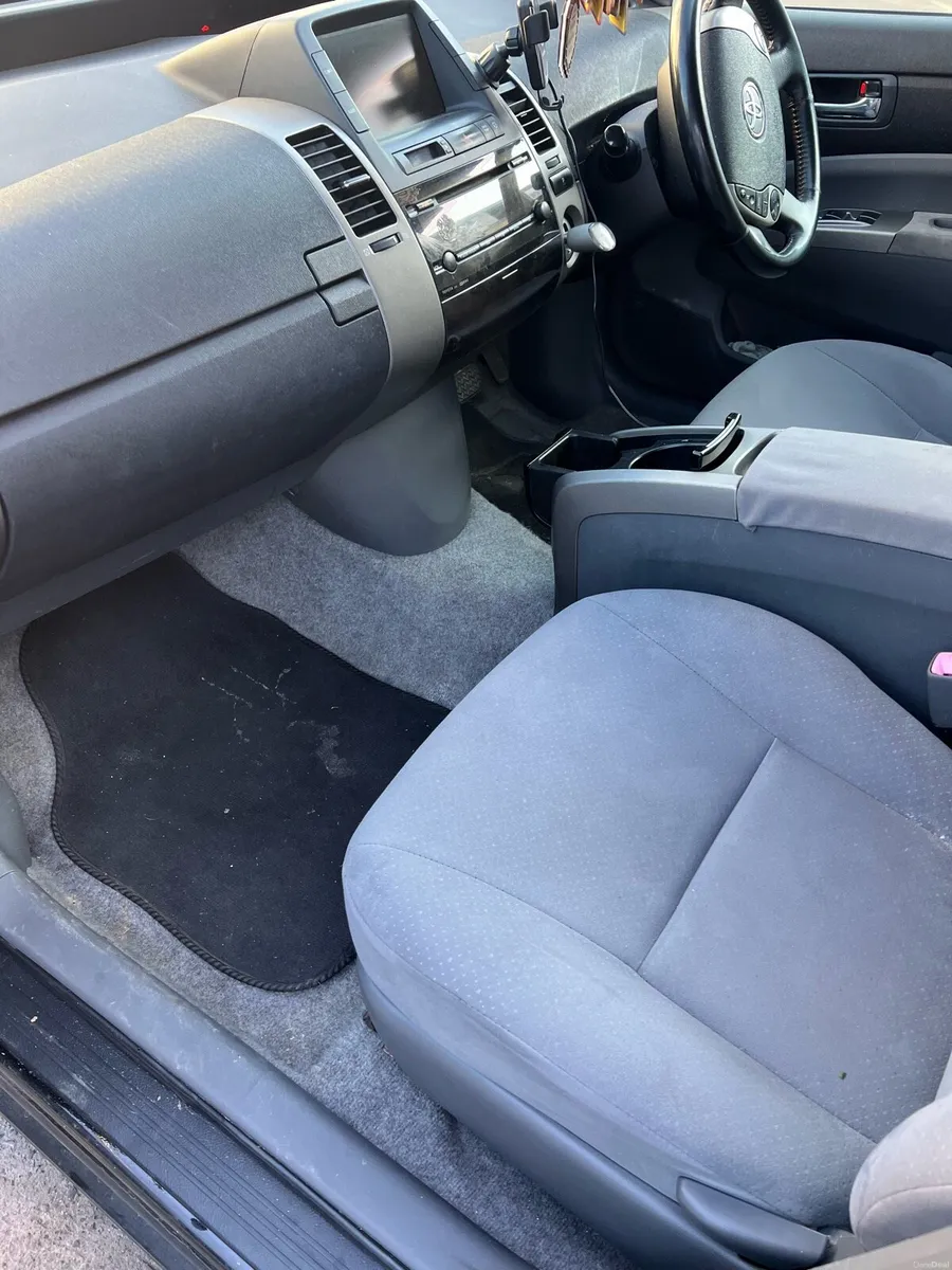 Toyota prius - Image 3
