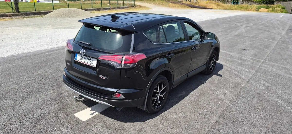 2016 Toyota RAV4 Luna Sport 2.0 D-4D - Image 3