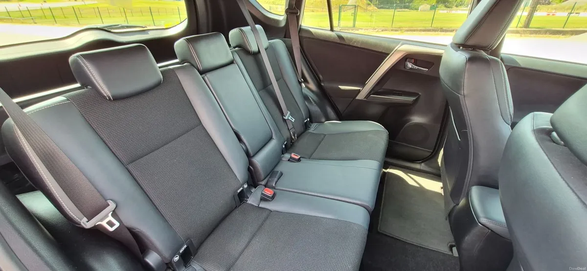 2016 Toyota RAV4 Luna Sport 2.0 D-4D - Image 5