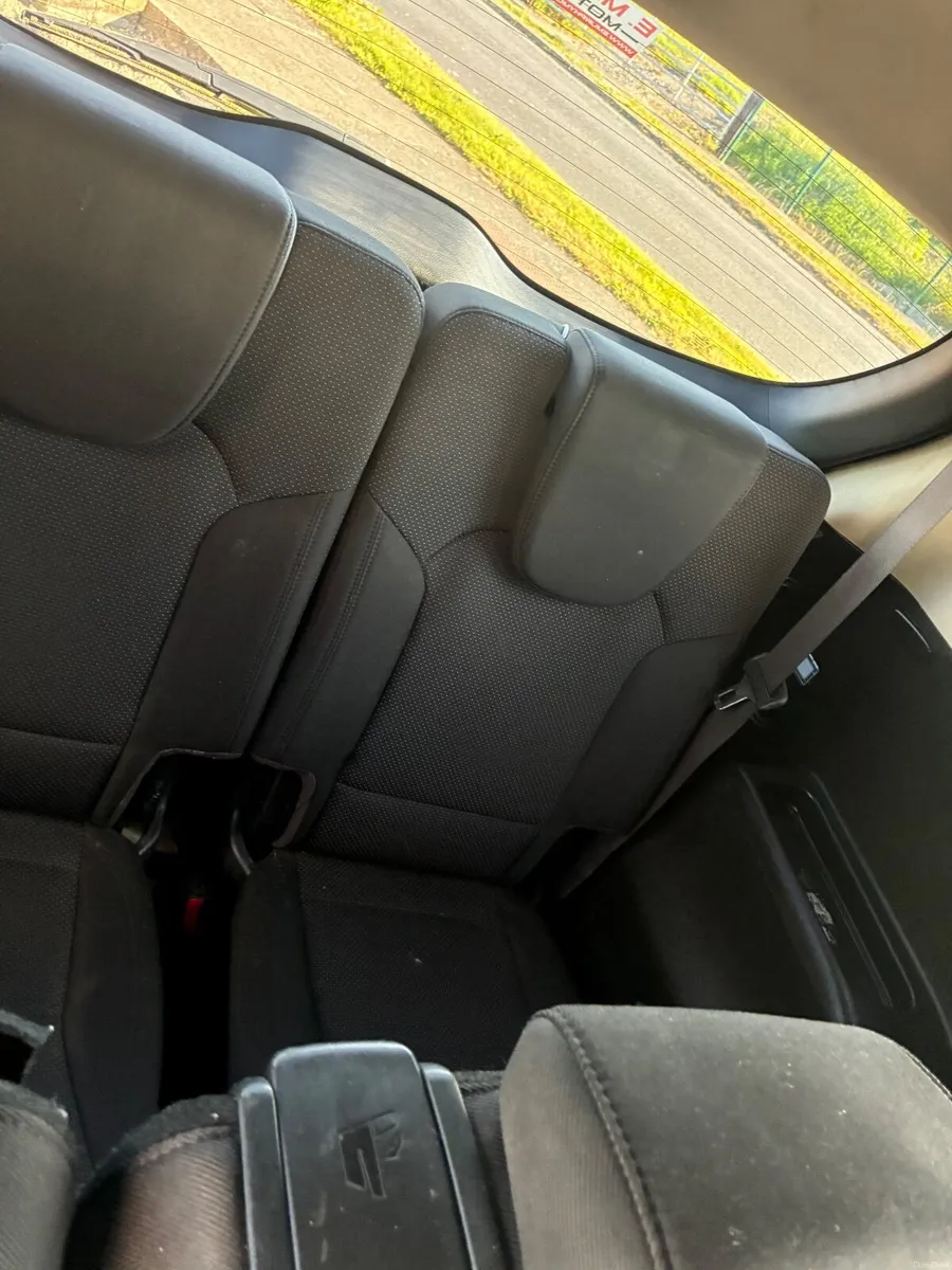2015 Kia Carens - Image 2