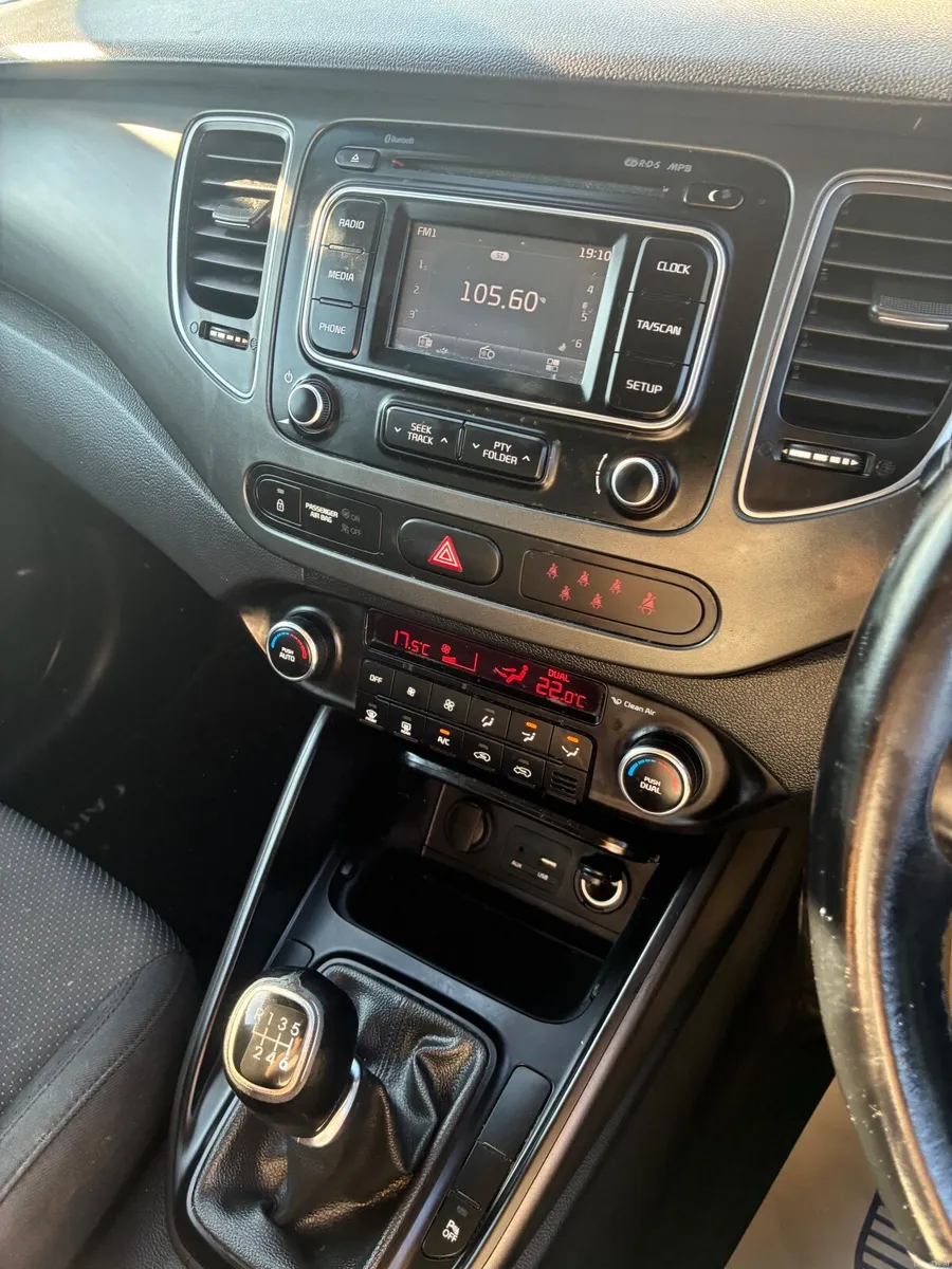 2015 Kia Carens - Image 3