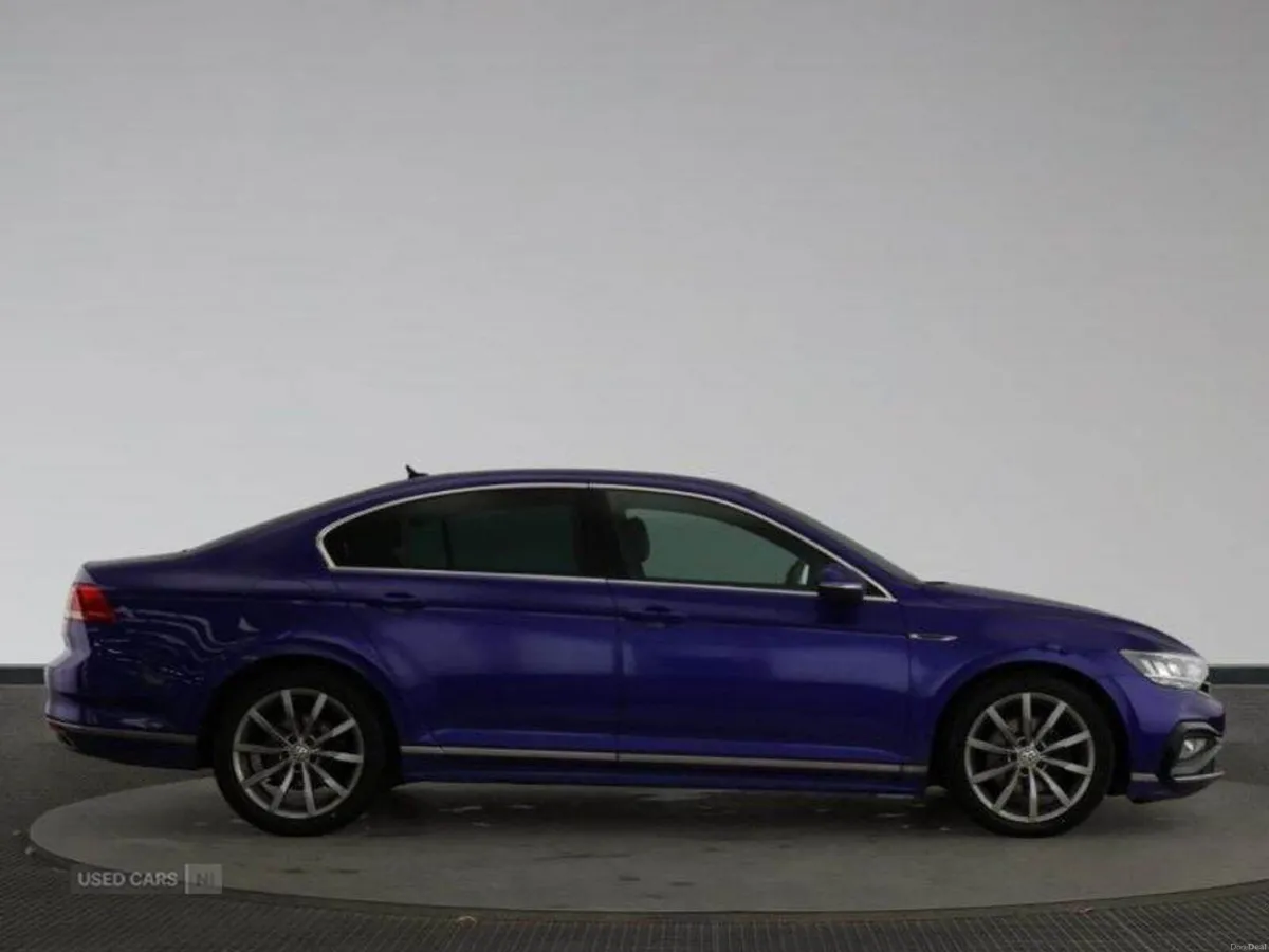 Volkswagen Passat DIESEL SALOON - Image 2