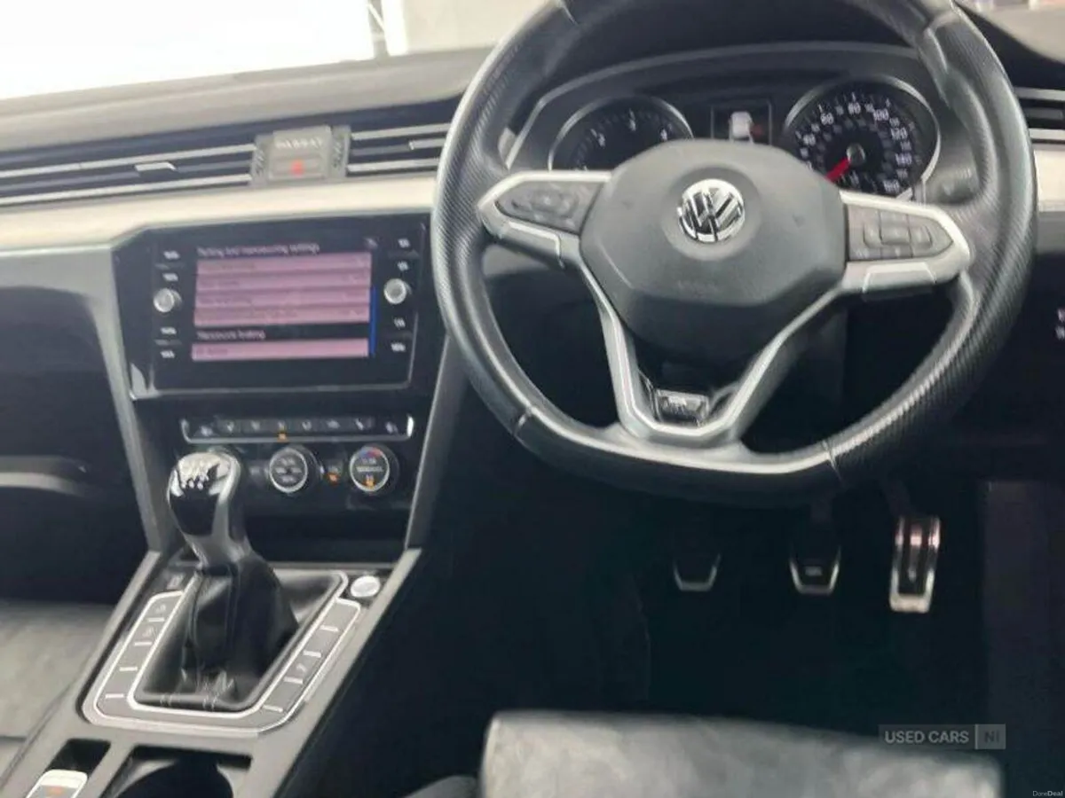 Volkswagen Passat DIESEL SALOON - Image 4