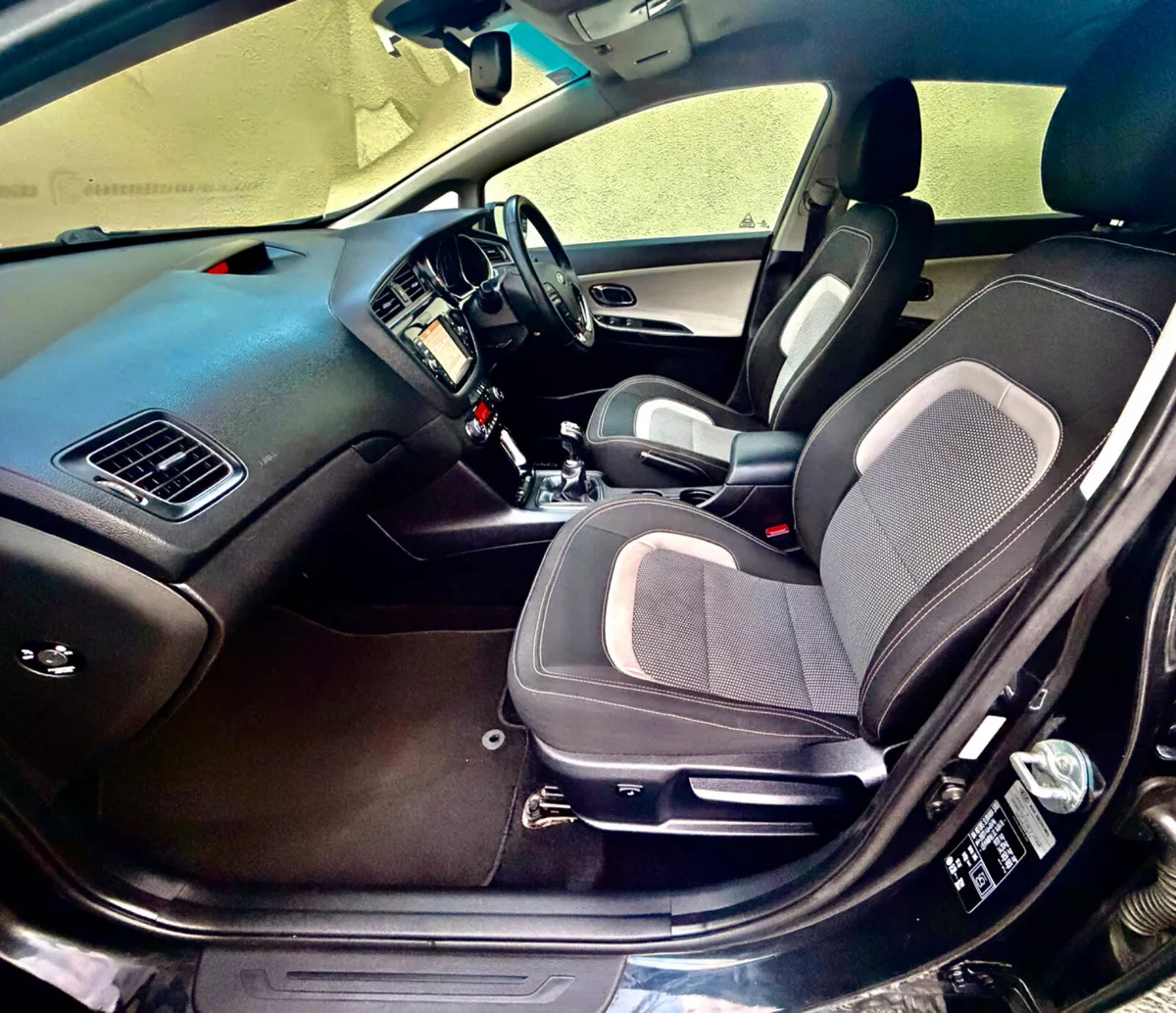 Kia Ceed 2015 xe high spec in immaculate condition - Image 6