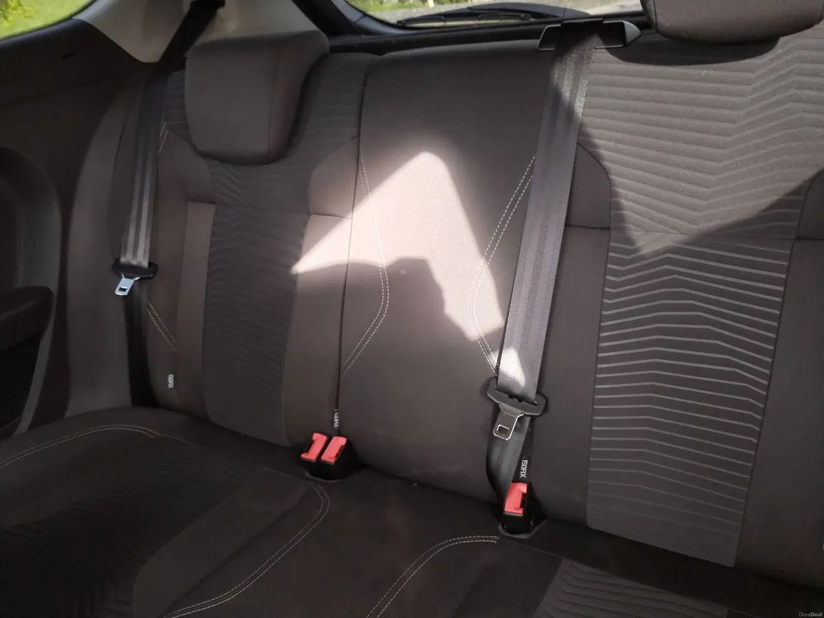 Ford Fiesta 2015 - Image 2