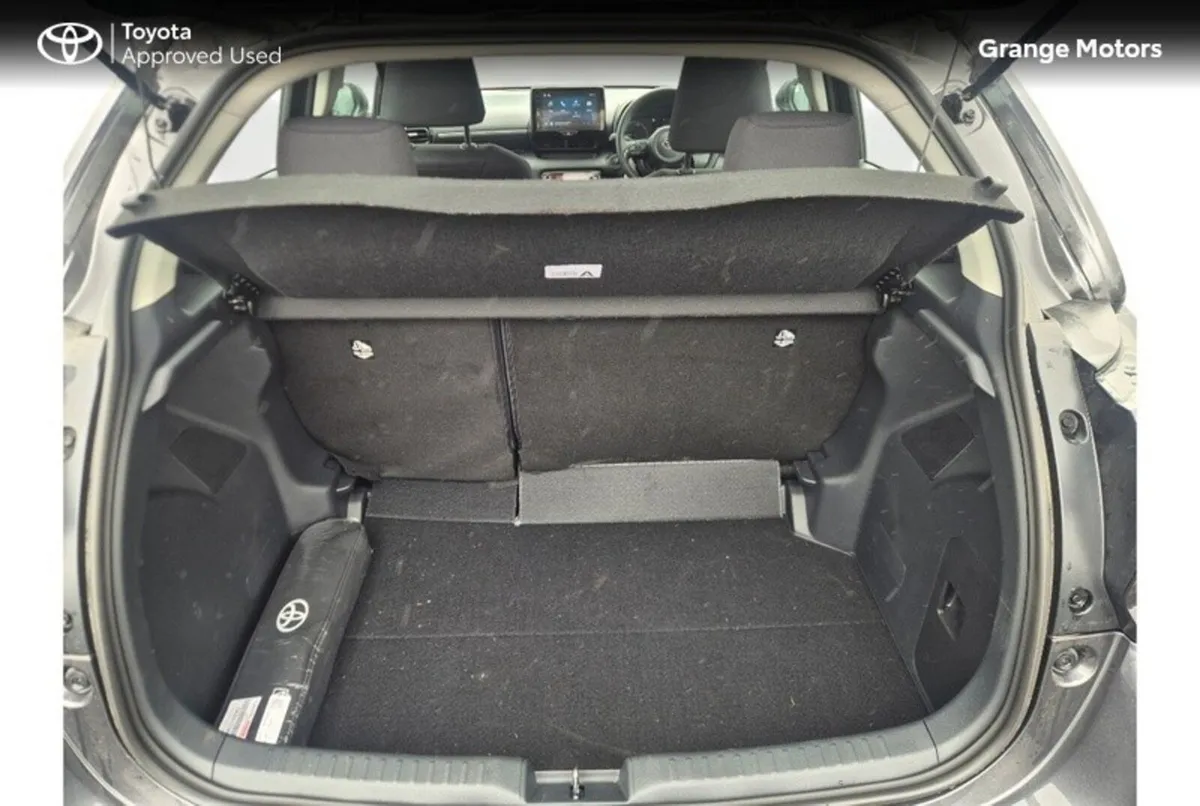 Toyota Yaris 1.5 HYBRID LUNA**DEMO MODEL** - Image 6