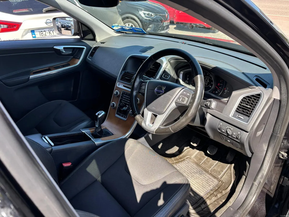 Volvo XC60 2015   STUNNING  JEEP  PANORAMIC ROOF - Image 4