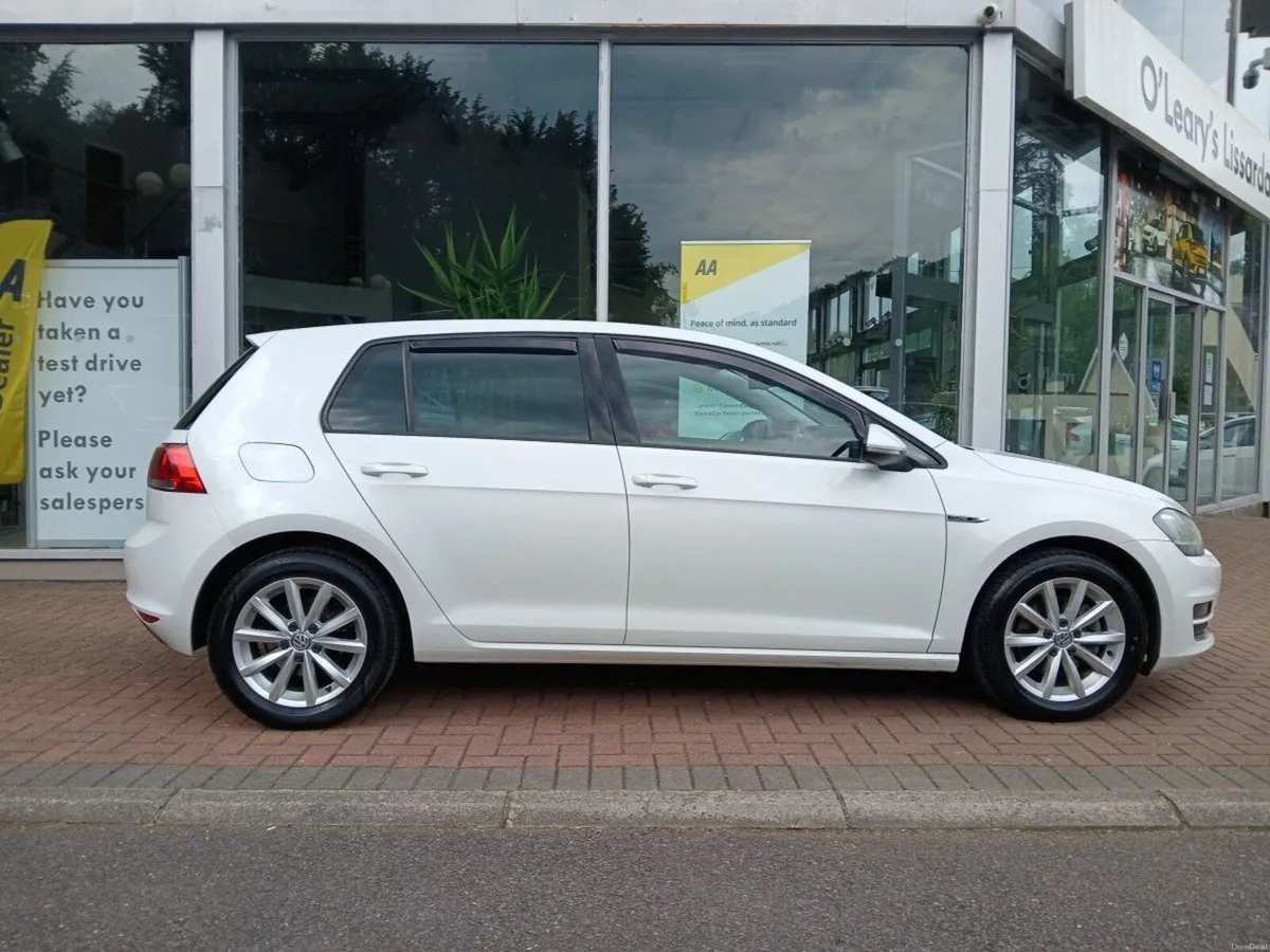Volkswagen Golf 1.2 TSI DSG 5DR 110HP  White,  127 - Image 3