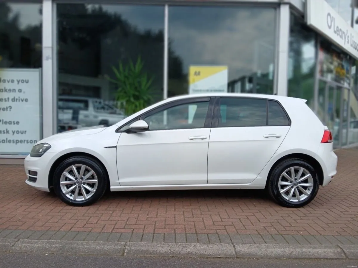 Volkswagen Golf 1.2 TSI DSG 5DR 110HP  White,  127 - Image 4