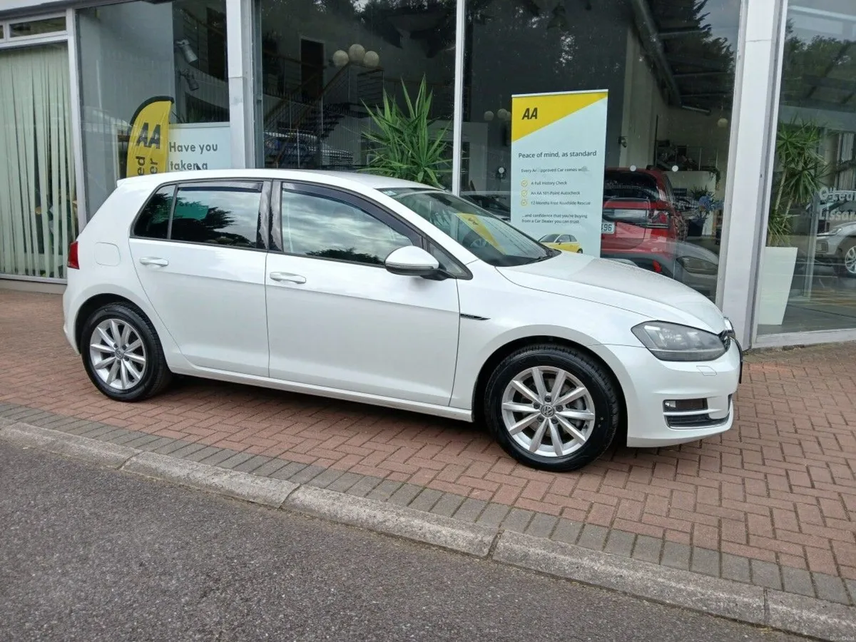 Volkswagen Golf 1.2 TSI DSG 5DR 110HP  White,  127 - Image 5