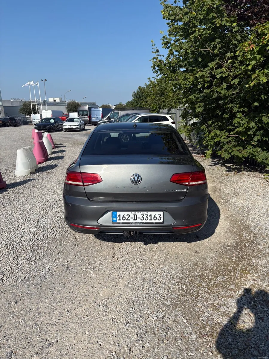 Volkswagen Passat 2016 - Image 2