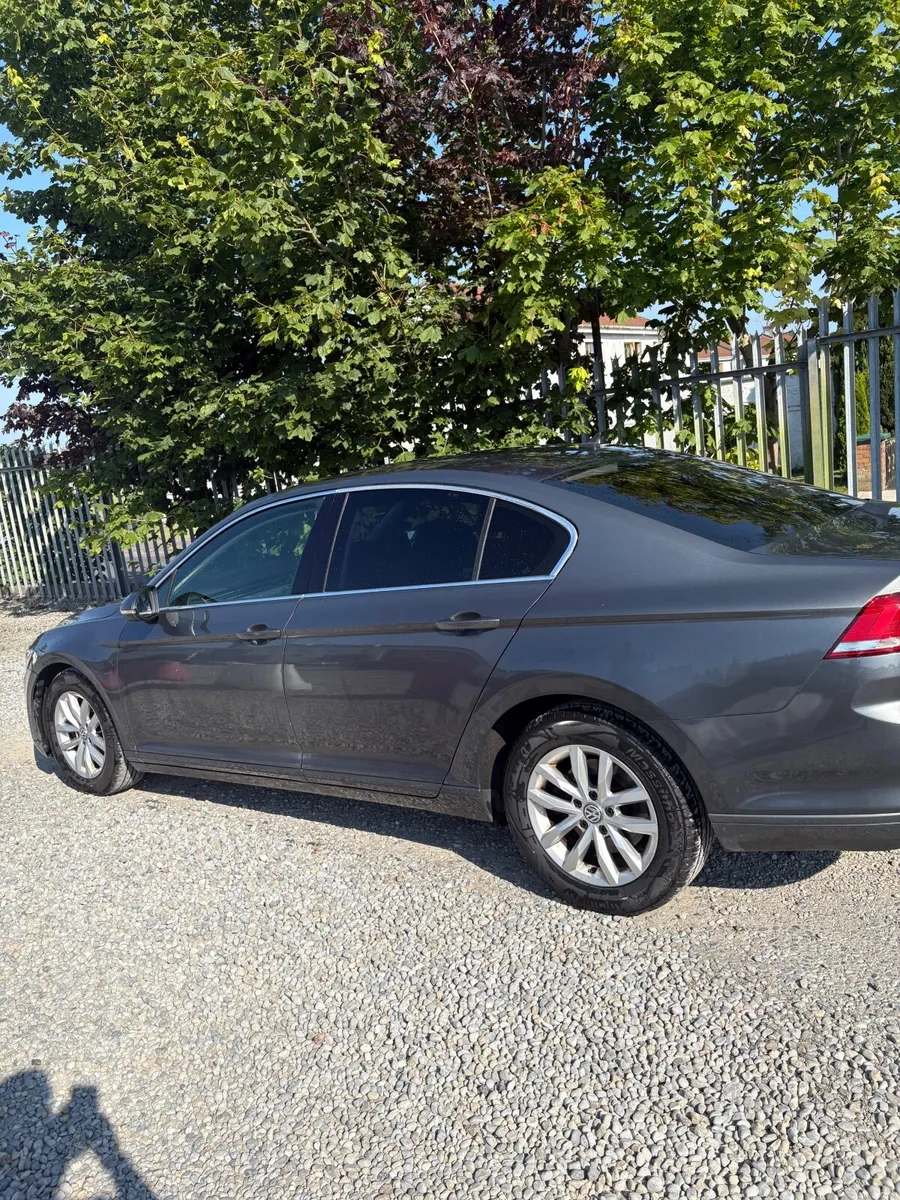 Volkswagen Passat 2016 - Image 3
