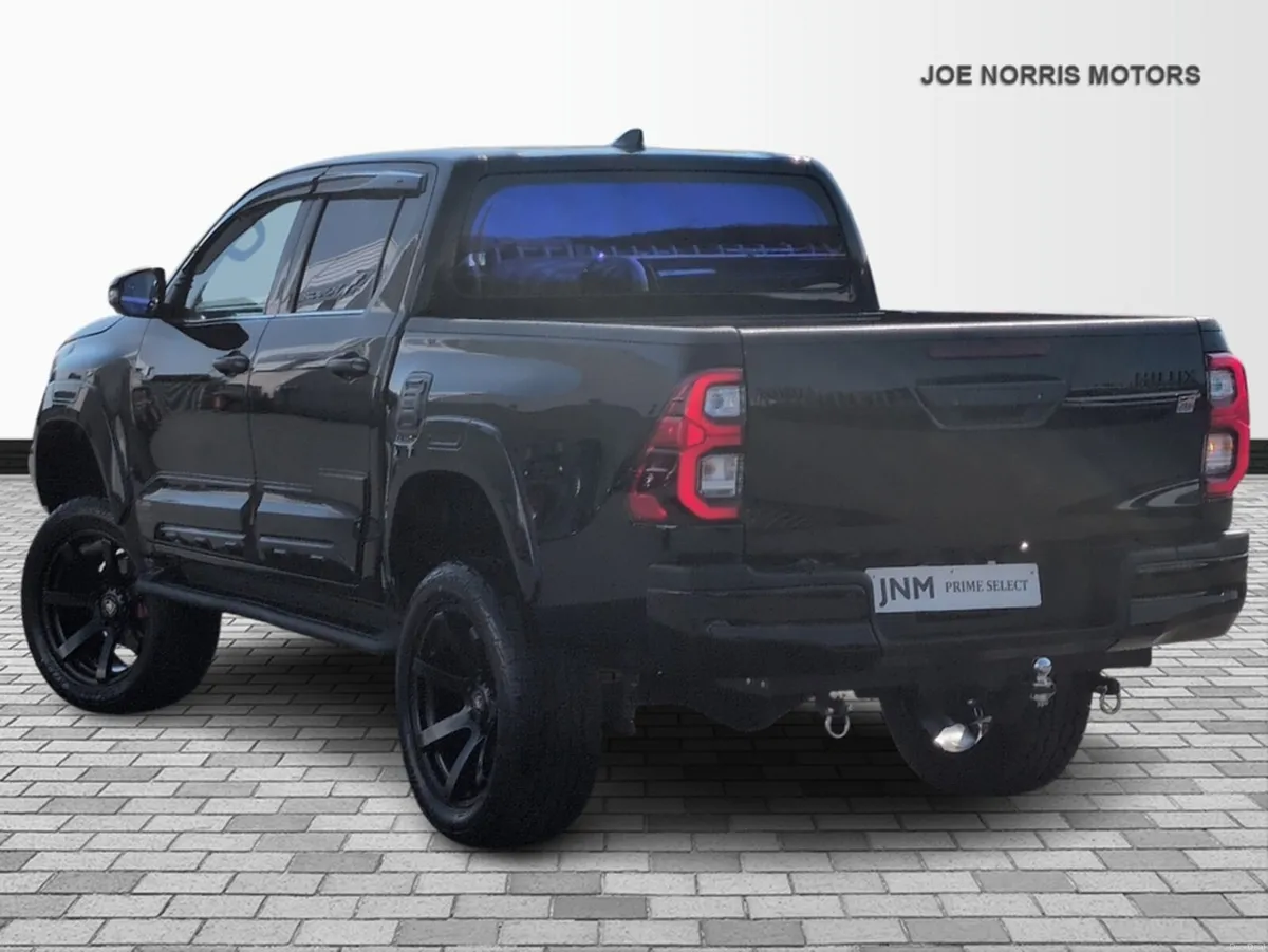 Toyota Hilux 2.4 Diesel Double Cab 4WD AUTOMATIC G - Image 3